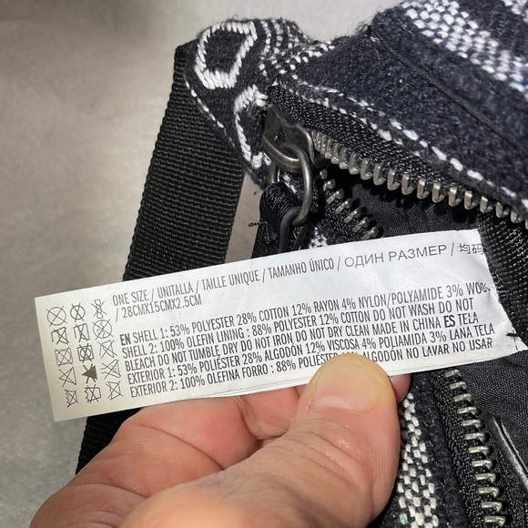 Forever 21 Black and White Belt Bag Fanny Pack - Picture 12 of 16